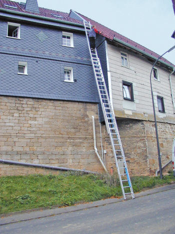 KRAUSE Stabilo Профессиональная трехсекционная лестница выдвигаемая тросом 3Х16 ступ. (арт. 800763)
