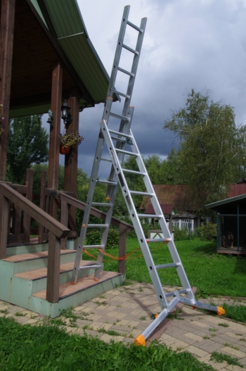 ЭЙФЕЛЬ "Ювелир" Трехсекционная лестница с раздвижной траверсой 3Х6 ступ.